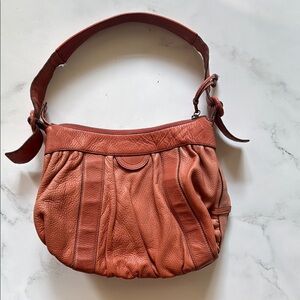 Elegant Leather Shoulder Bag - Tan